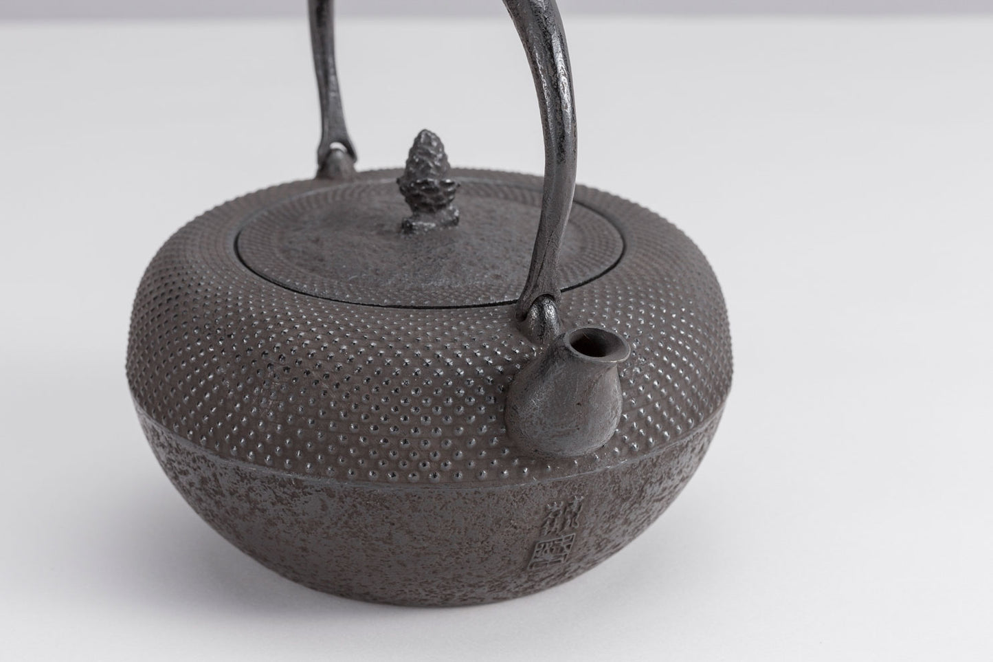 鉄瓶　9型姥口アラレ